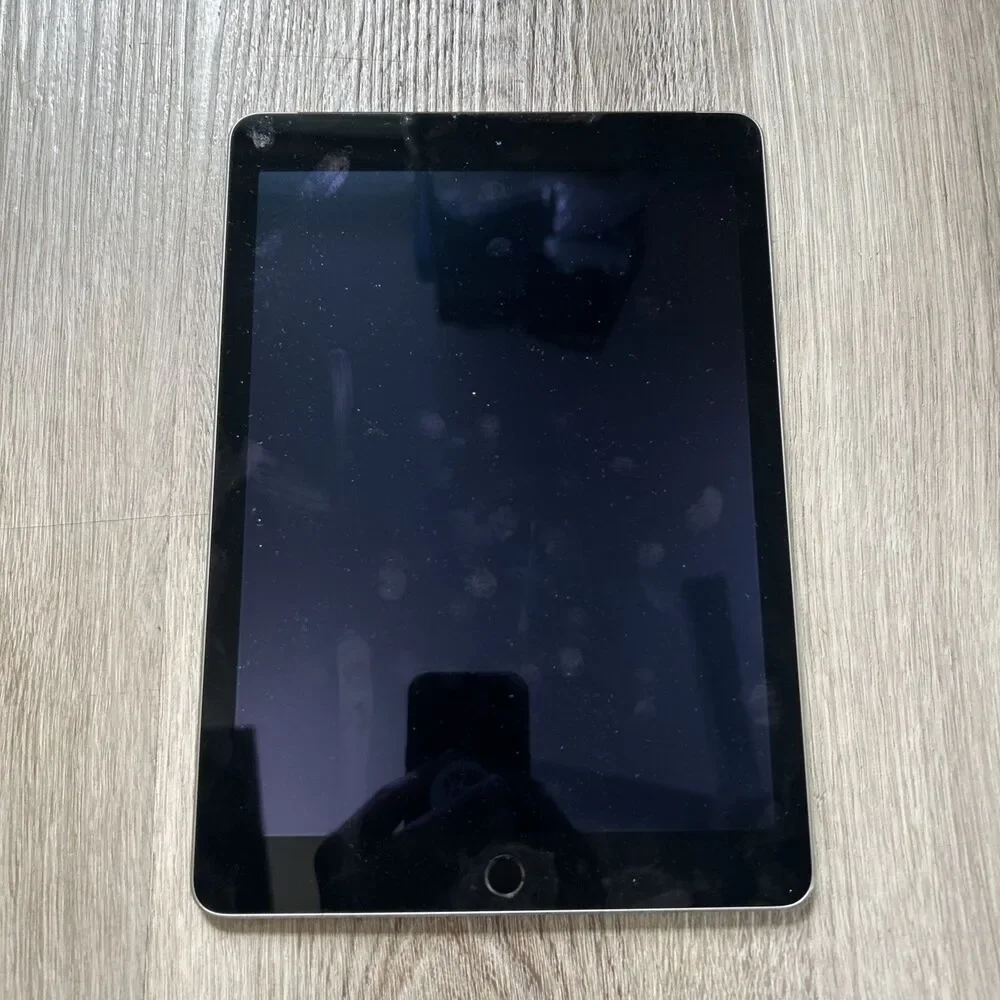 Apple iPad Air 2nd Gen A1567 9.7